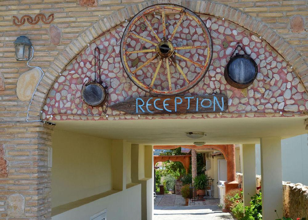 Mavrikos Hotel Plános Eksteriør bilde