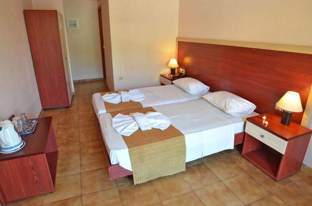Mavrikos Hotel Plános Eksteriør bilde
